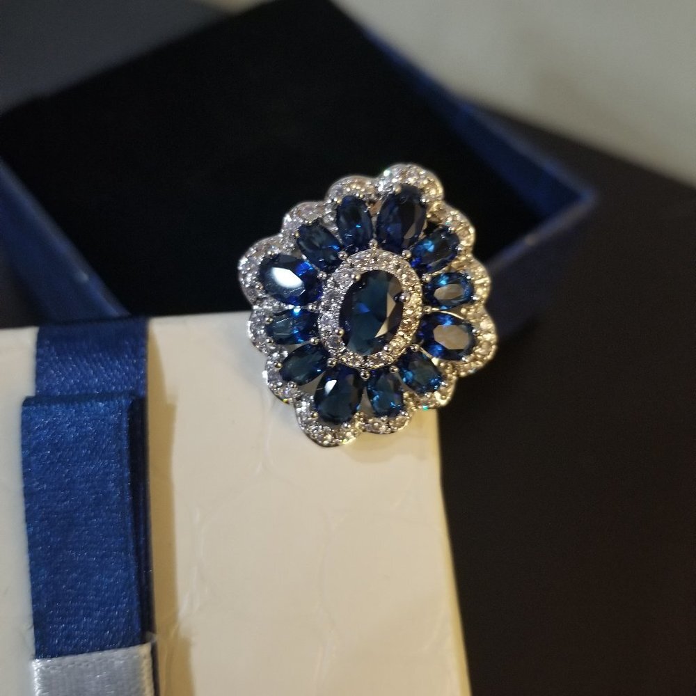 Swarovski Elements Blue Crystal Floral Ring Women's size 6